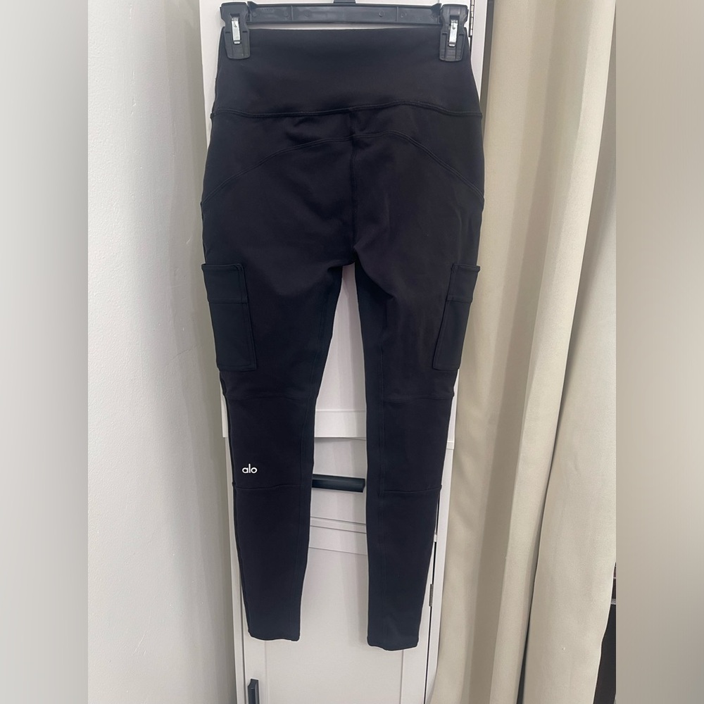 ALO Black High-Waisted Cargo Leggings, Women’s Size Small